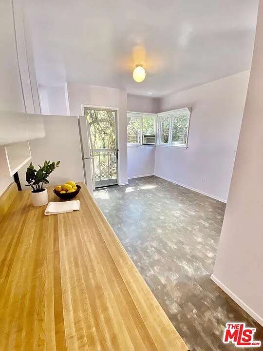 2 bed, 1.0 bath, 1100 sqft, $3,250 — Photo 3