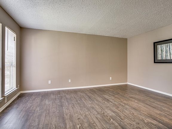 3rd image of 1721 Teasley Ln