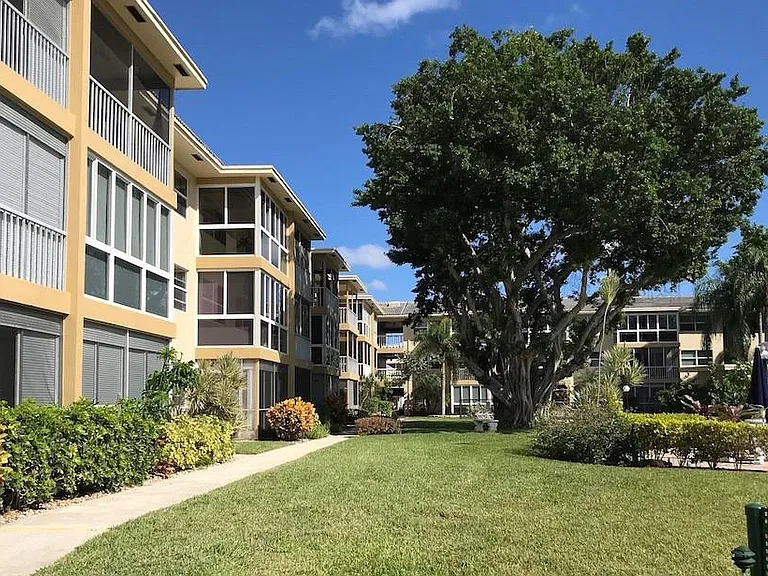 1200 SW 12th St #316 — Photo 8