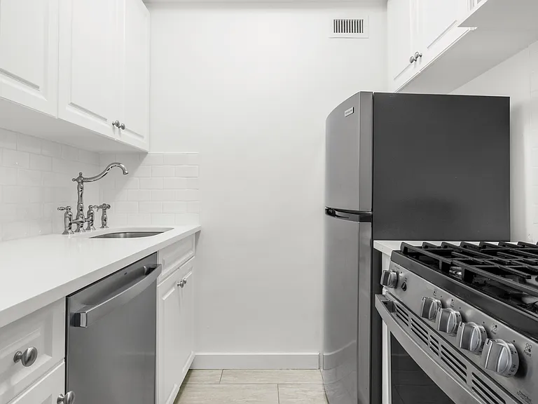 136 E 55th St #9-K — Photo 7