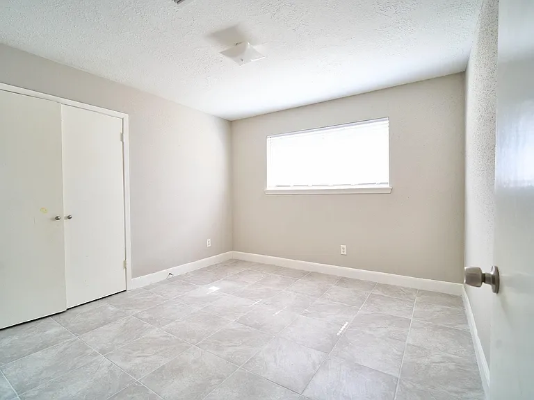 923 Kenforest Dr — Photo 14