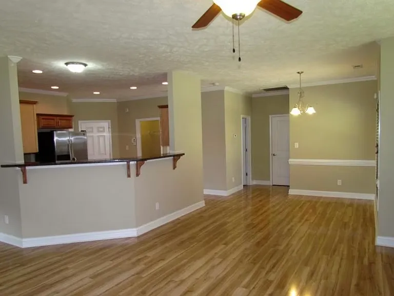 4009 Quarry Hollow Dr — Photo 2