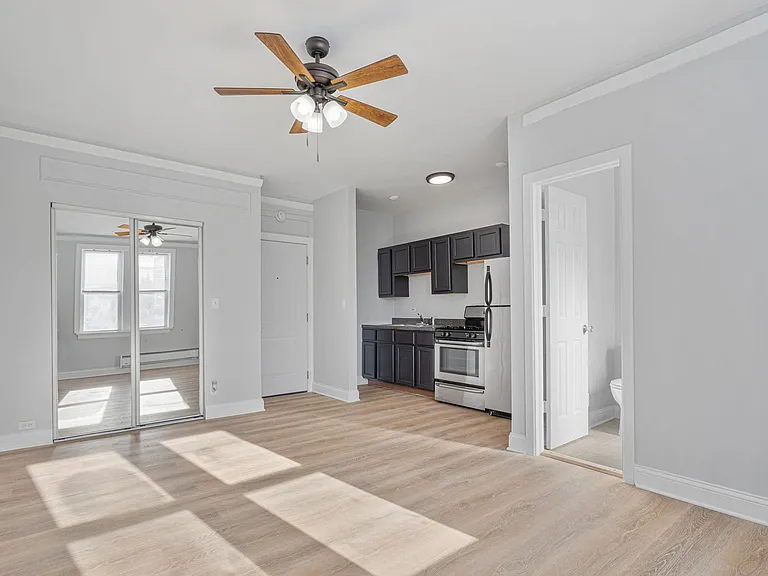 The Kenmore on Edgewater — Photo 46