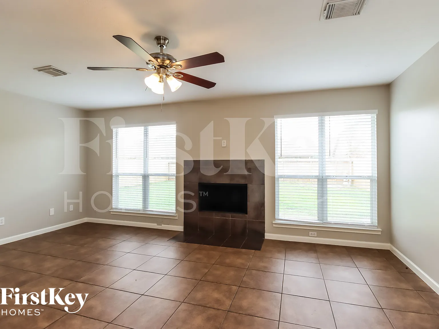 4 bed, 2.5 bath, 2045 sqft, $2,070 — Photo 3