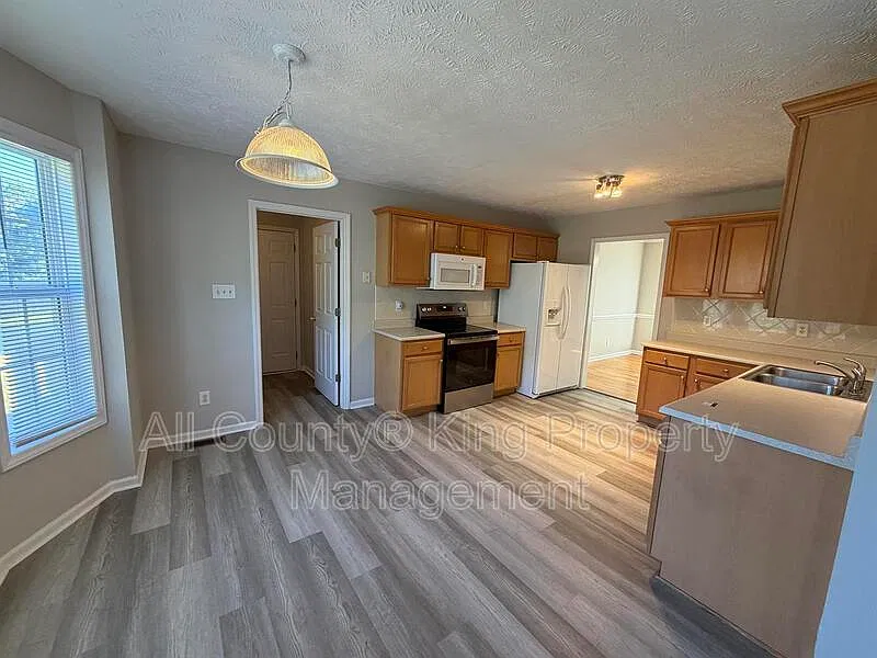 3 bed, 2.5 bath, $2,000 — Photo 4