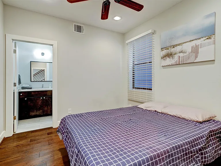 3015 Gillespie St — Photo 7