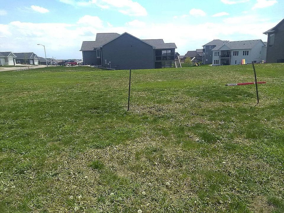 2nd image of 2701 W Oak Hill Dr