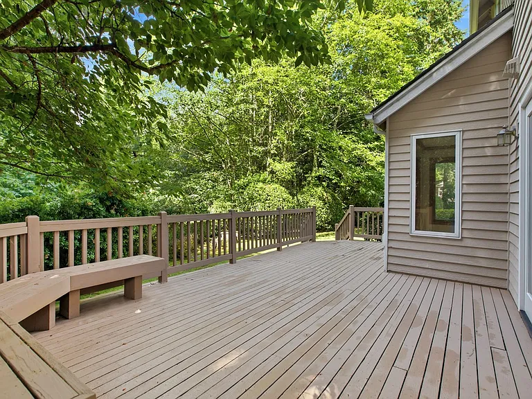 16323 NE 50th Way — Photo 35