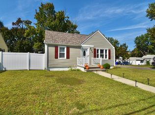 1060 Liberty St, Springfield, MA 01104