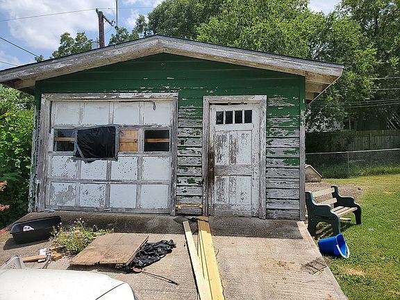 3rd image of 118 Sterling St