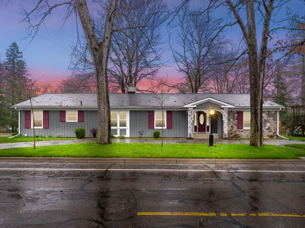 120 Prince St, Plainwell, MI 49080