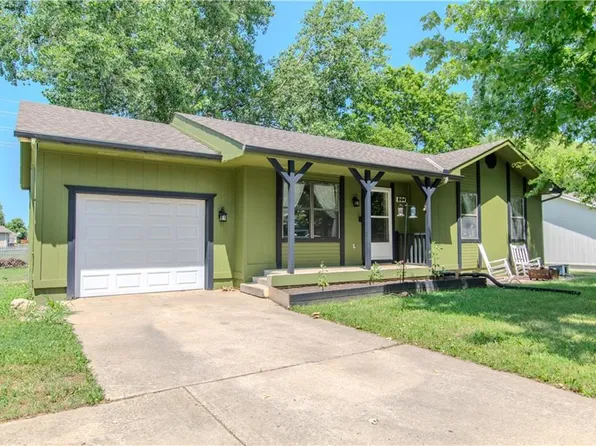 804 Bobwhite Dr, Peculiar, MO 64078
