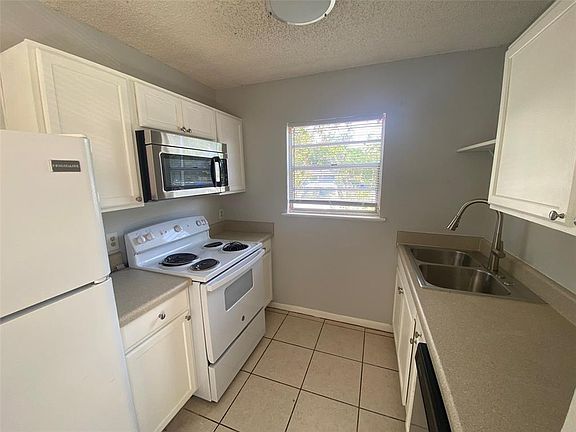 2nd image of 605 Hennessee St