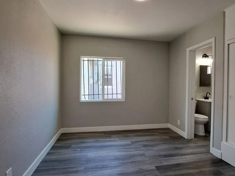 320 N 10th St — Photo 10