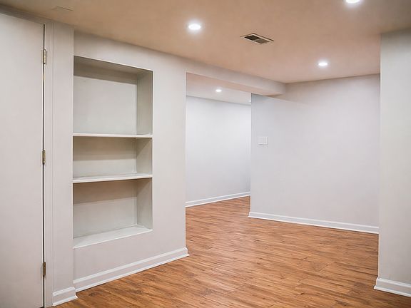 3rd image of 1352 G St SE #B