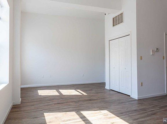 3rd image of 517 Communipaw Ave APT 2