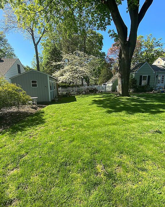 2nd image of 14 Fairfields Ln