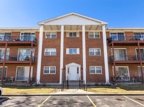 6135 W 94th St APT B1, Oak Lawn, IL 60453