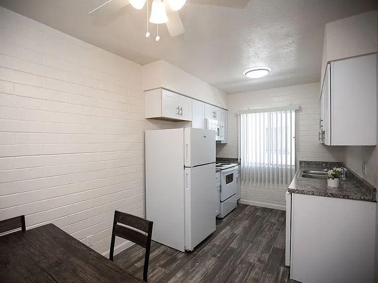 University Gardens Apartments — Photo 5