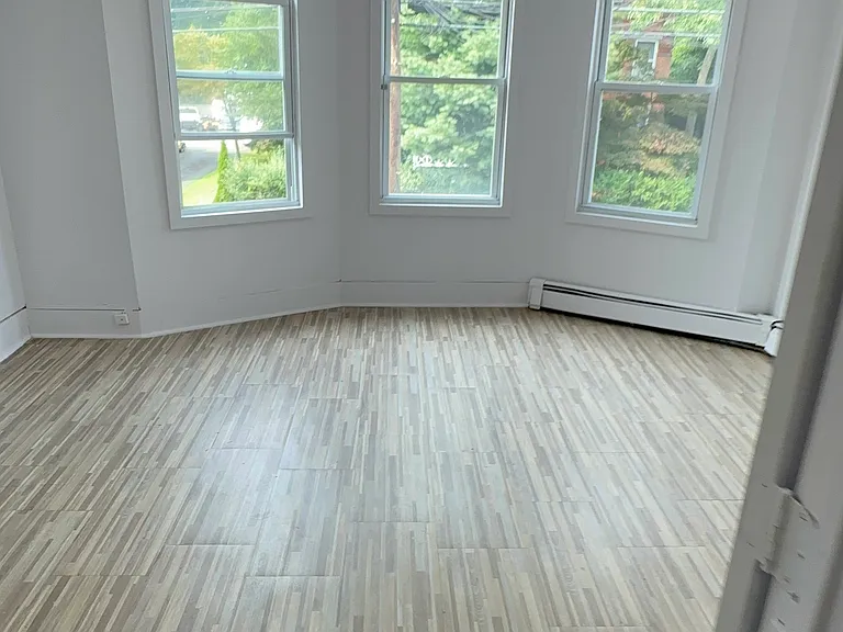 14 Lester St #2L — Photo 15