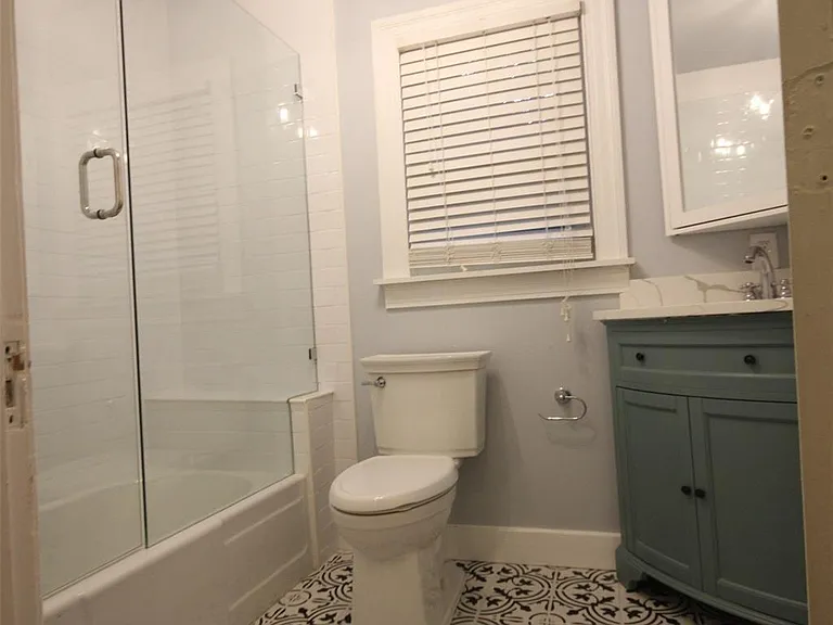 2206 W 10th St — Photo 20