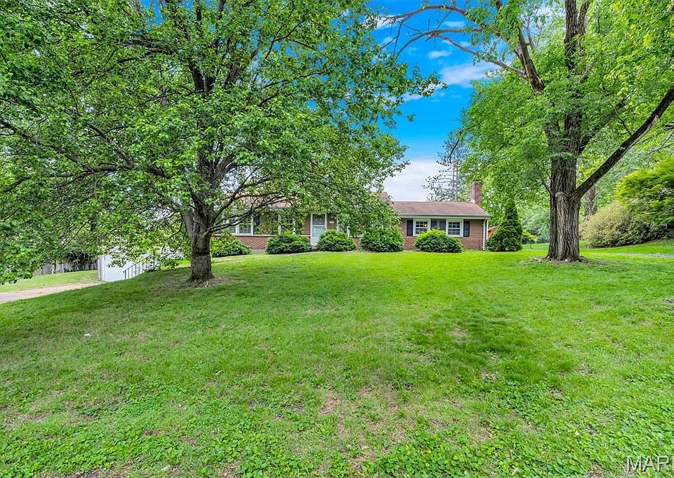 1st image of 425 Bush Dr