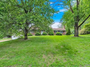 425 Bush Dr, Ballwin, MO 63021