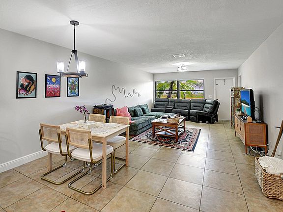 3rd image of 3016 SW 21st Terrace #361b