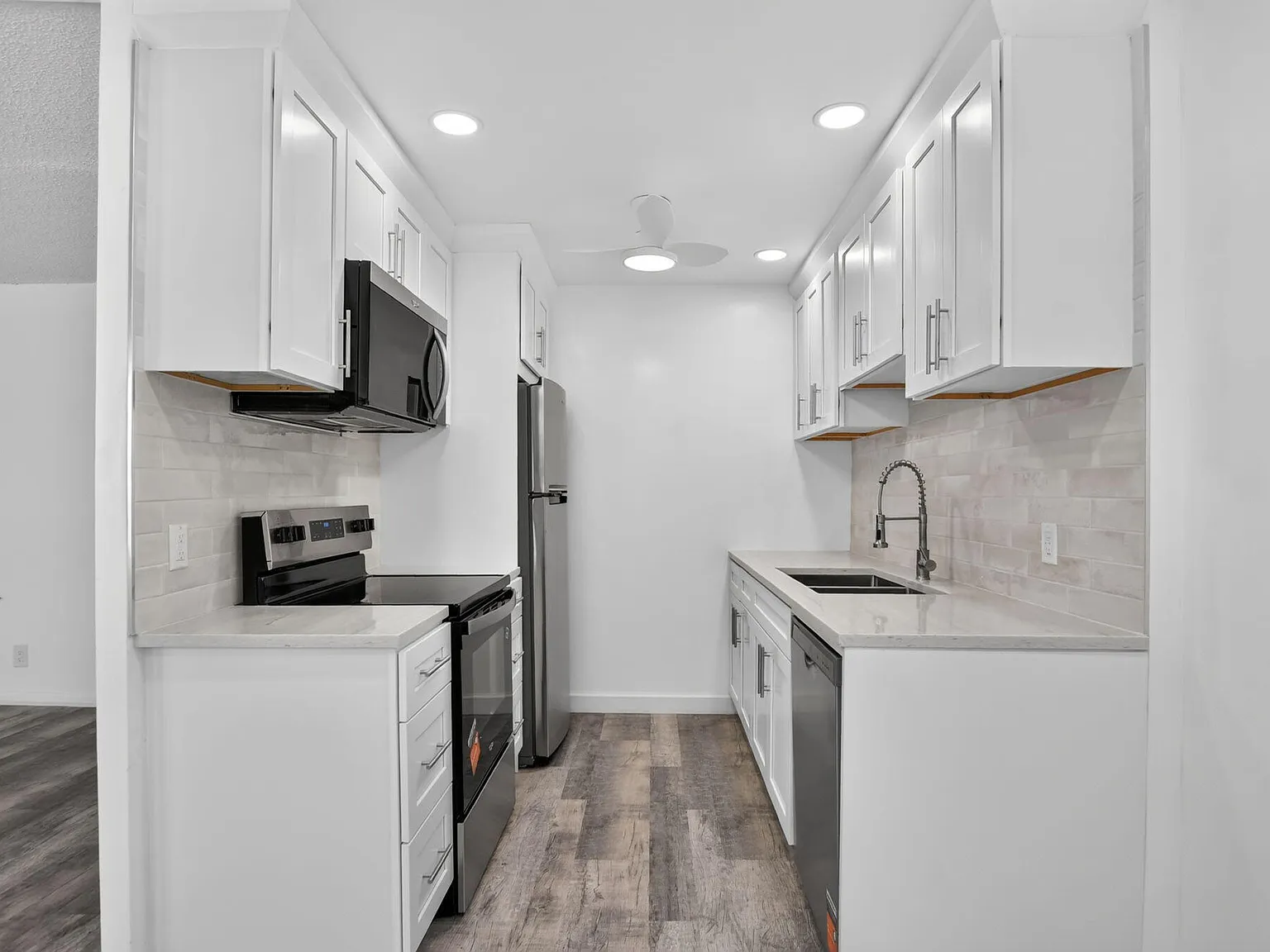 2 bed, 1.5 bath, 880 sqft, $1,999 — Photo 1