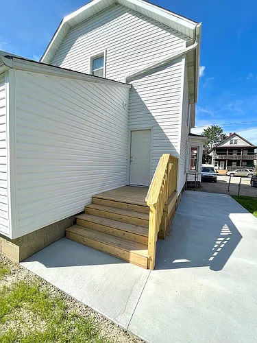 2709 Raspberry St Photo 1