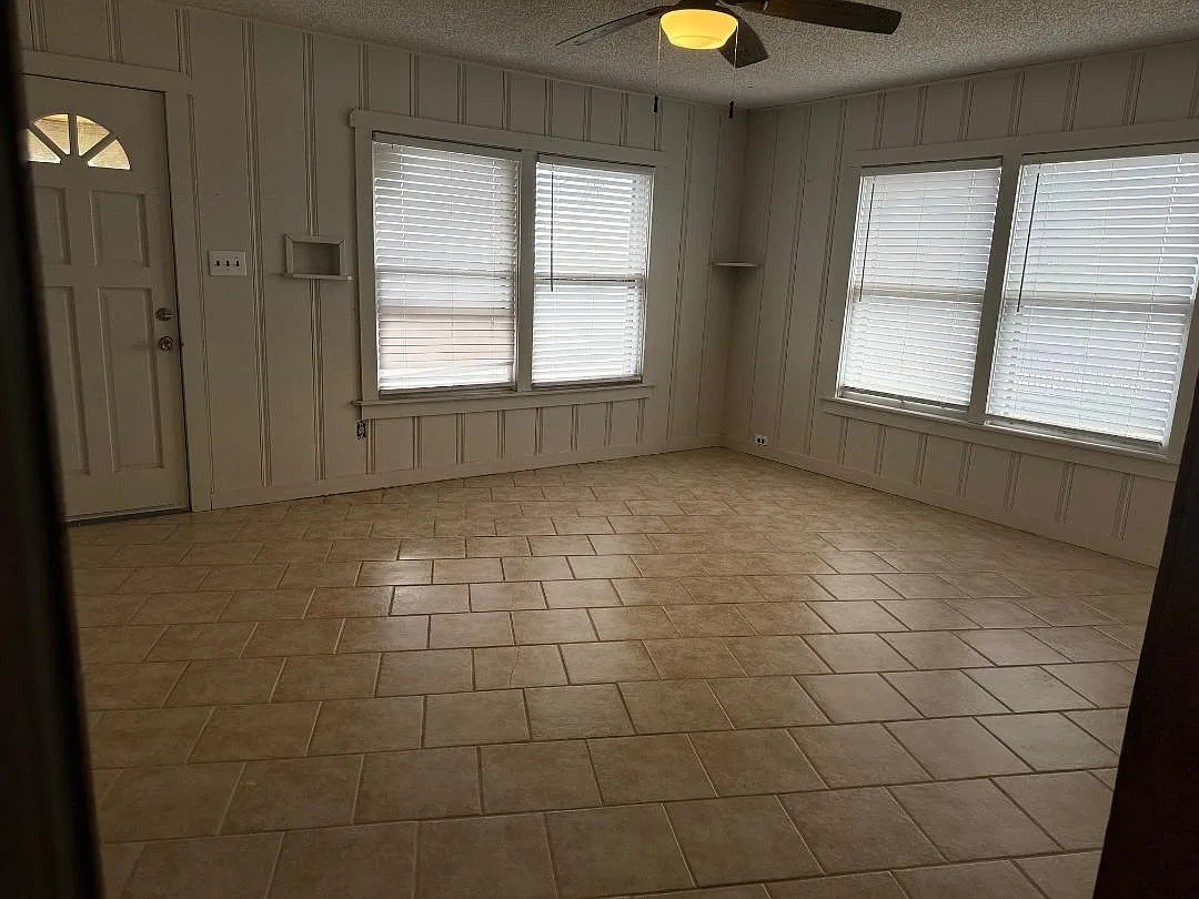 2 bed, 1000 sqft, $1,550 — Photo 3