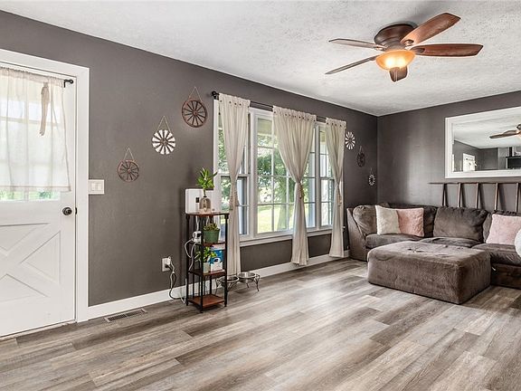 4th image of 2915 Thorn Dr
