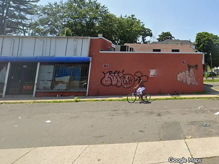 885 Albany Ave #A — Photo 2