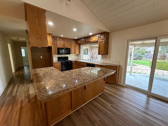 4th image of 1428 W Calimyrna Ave