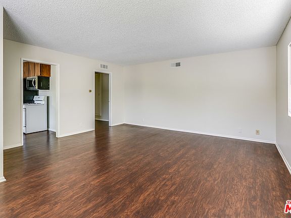 3rd image of 4243 La Salle Ave