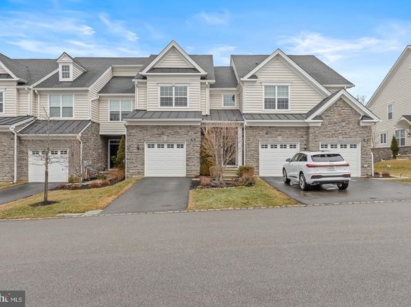 210 Ella Ln
