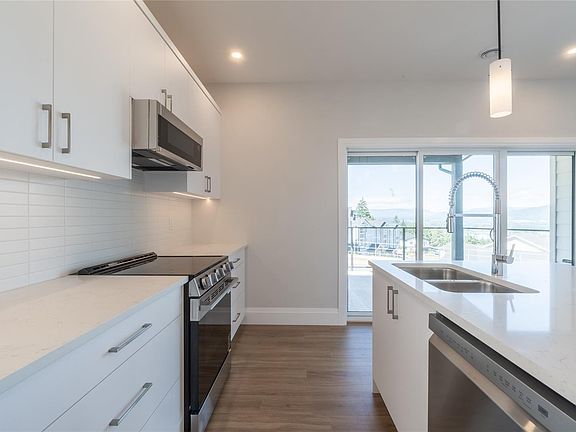 5th image of 3227 Woodrush Dr