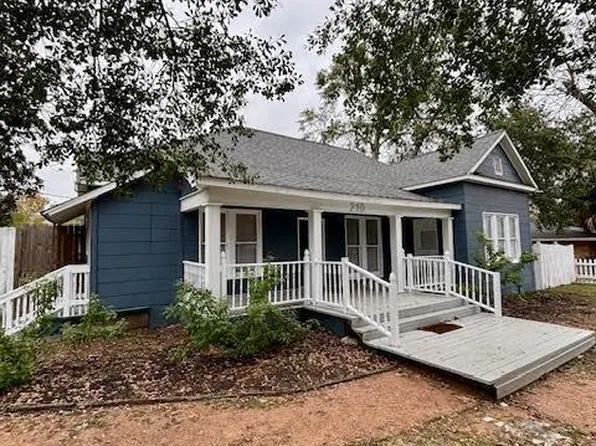 210 E Phillips St, Conroe, TX 77301