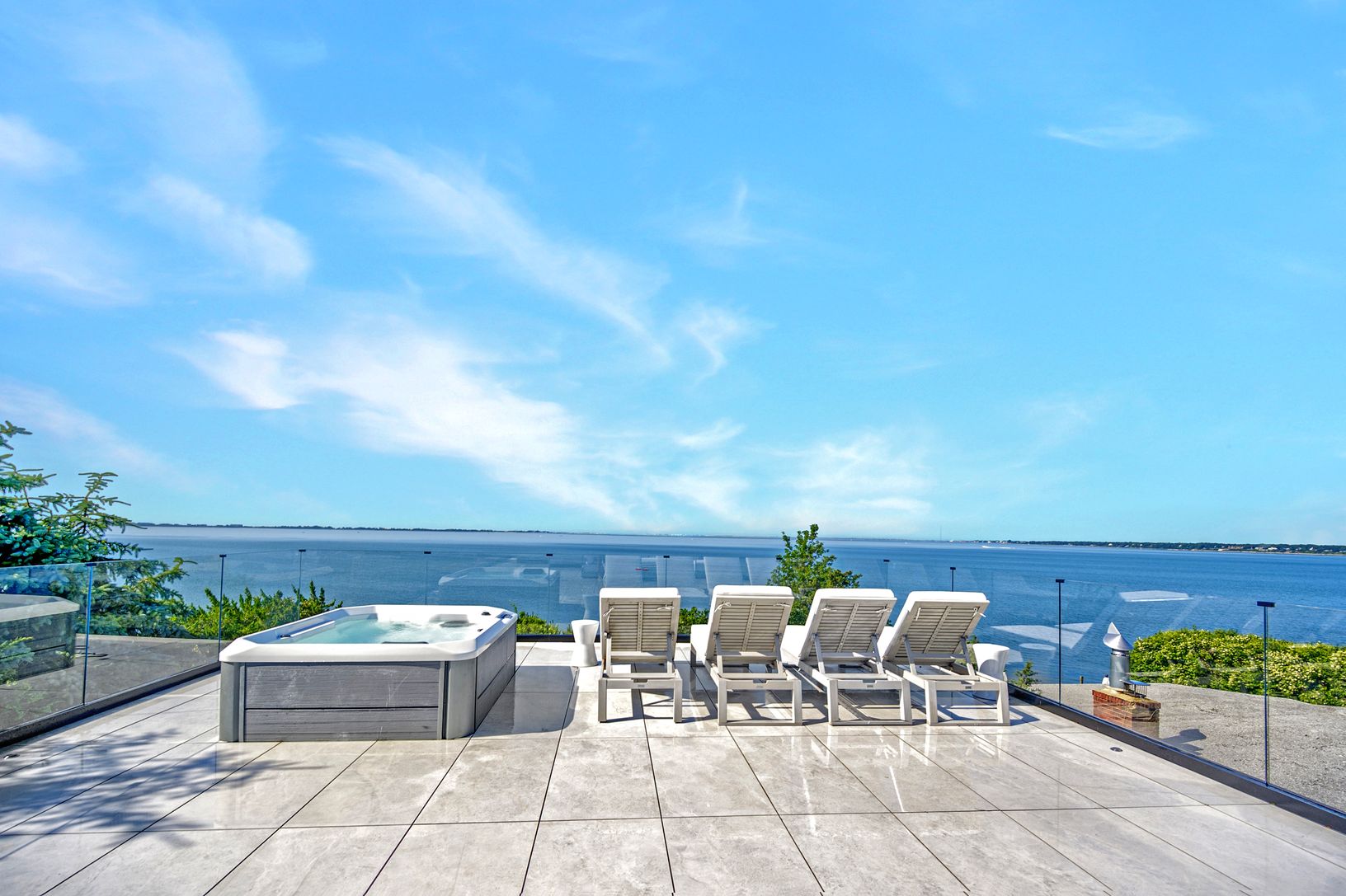  Unobstructed views of Shinnecock Bay from the Upper Deck