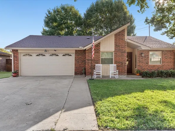 2702 Pebble Beach Dr, Lancaster, TX 75134