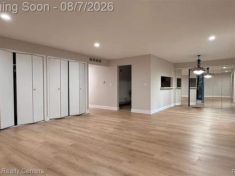 18340 University Park Dr — Photo 4