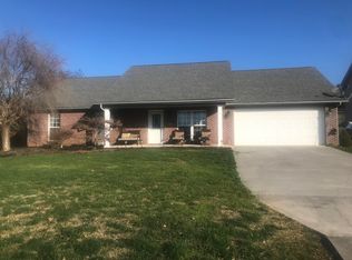 1634 Autumn Brook Dr, Maryville, TN 37801