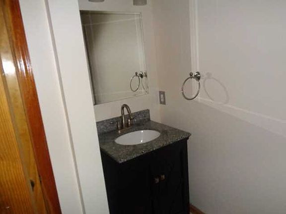 5th image of 5 Honeywell Ln