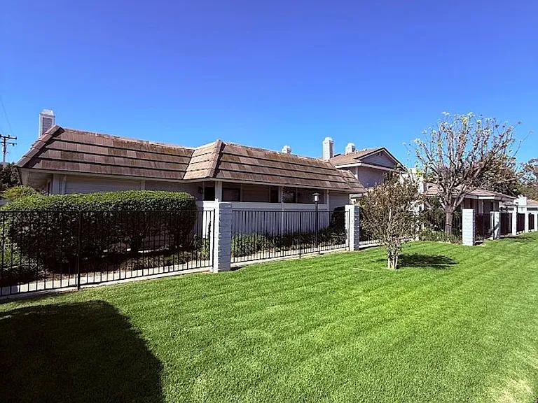 2394 Royal Ave #30 — Photo 31