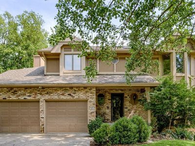 812 Oak Ridge Rd, Papillion, NE, 68046