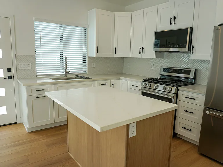 6453 Amigo Ave — Photo 8
