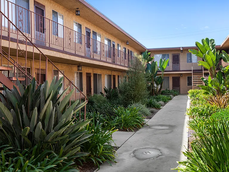 16611 Woodruff Bellflower — Photo 12
