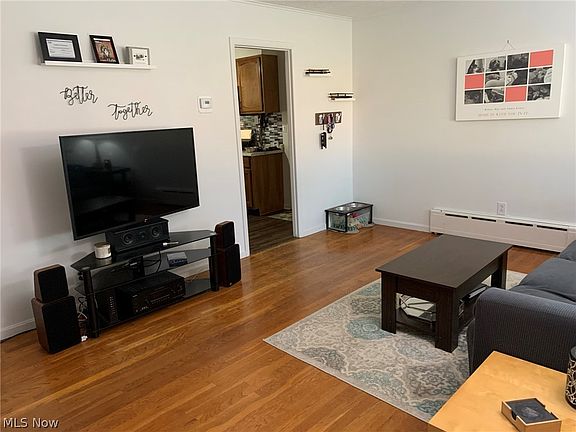 5th image of 938 Prospect Ave NW