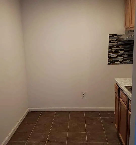 398 S Central Ave #B — Photo 5