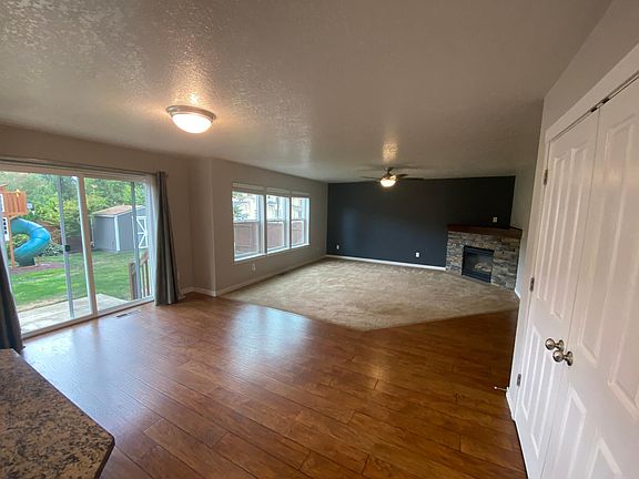 4th image of 14301 NE 40th Cir